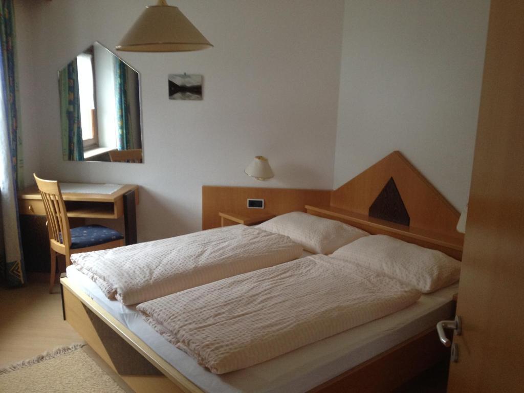 Garni Renzler Bed and Breakfast Rasun di Sopra Δωμάτιο φωτογραφία